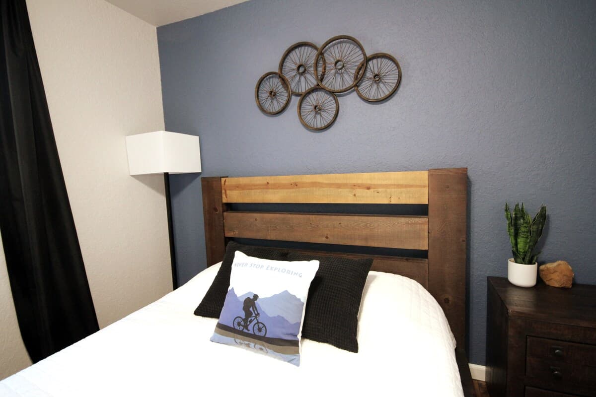 Bedroom 3 with Smart TV